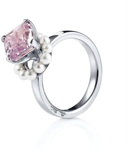 Efva Attling Dancing Pearl Ring. 19.50 MM - VITGULD 