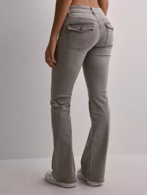 Nelly - Flare jeans - Ljus Grå - Low Waist Bootcut Jeans - Jeans 