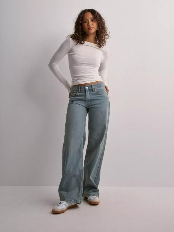 Nelly - Low waist jeans - Blå/Beige - Low Waist Loose Jeans - Jeans 