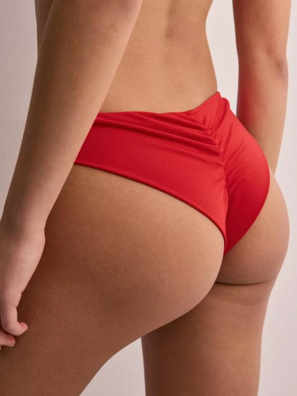 Nelly - Bikinitrosor - Röd - Brazilian Bikini Panty - Bikinis (Bikinis i kategorin Badkläder)