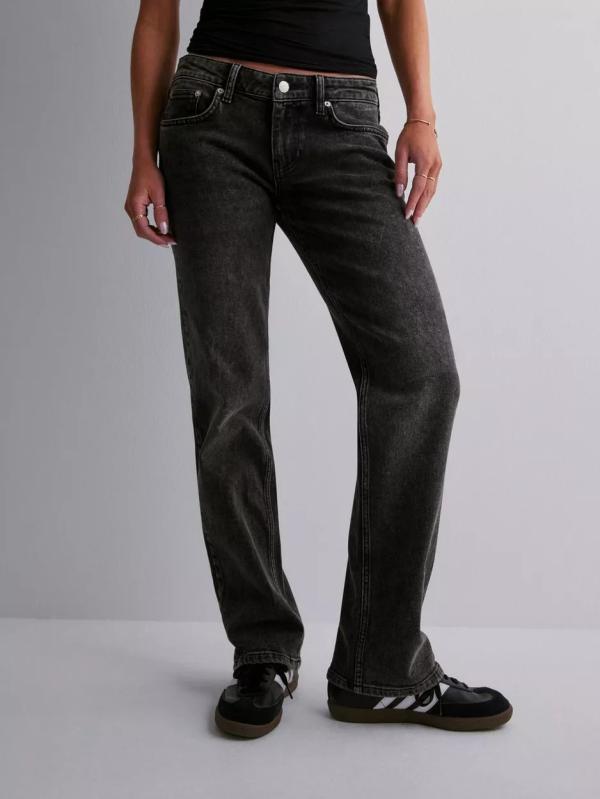 Nelly - Low waist jeans - Grå - Low Waist Straight Leg Jeans - Jeans 