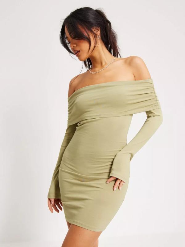 Nelly - Fodralklänningar - Grön - Off Shoulder Dress - Klänningar - Bodycon Dresses (Övriga Klänningar i kategorin Klänningar)