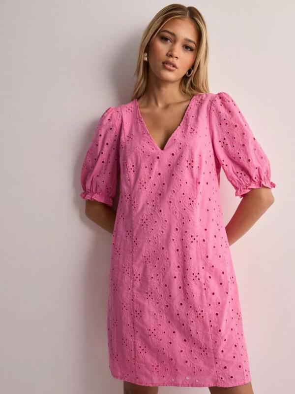 Vero Moda - Sommarklänningar - Pink Cosmos - Vmhay 2/4 Short Emb Dress Wvn Spe - Klänningar (Övriga Klänningar i kategorin Klänningar)