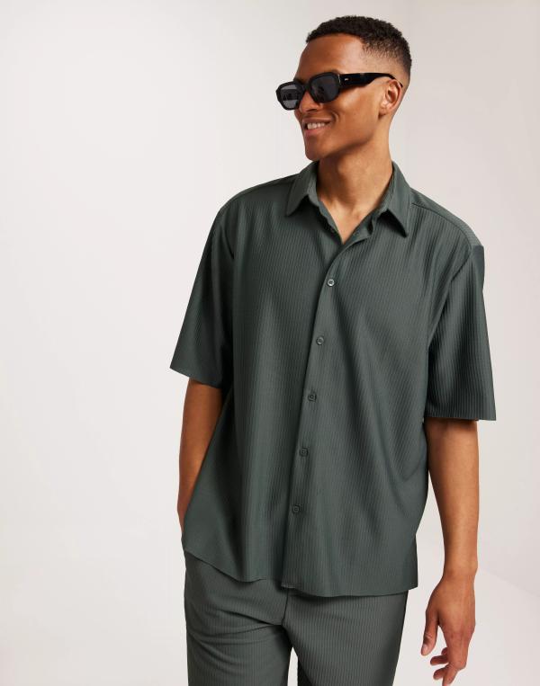 Only & Sons Onsboyy Life Rlx Recy Pleated Ss Sh Kortärmade skjortor Balsam Green 
