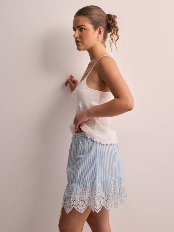 Only - Minikjolar - Bright White Stripes Bel Air Blue - Onlbondi Skirt Wvn - Kjolar - miniskirts 