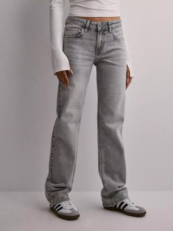 Nelly - Low waist jeans - Ljus Grå - Low Waist Straight Leg Jeans - Jeans 