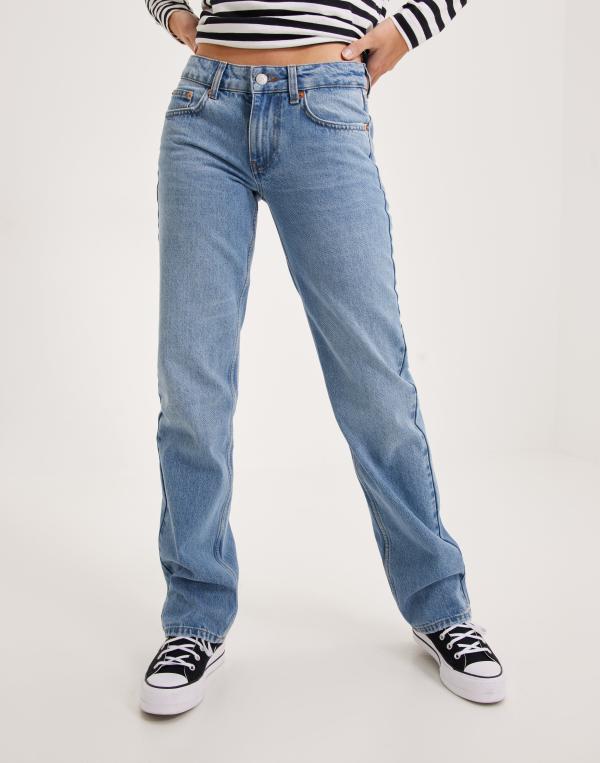 Nelly - Blå - Low Waist Straight Leg Jeans 