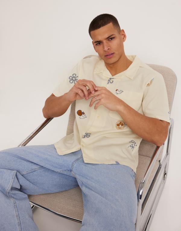 KnowledgeCotton Apparel Box fit short sleeve shirt with embroidery - GOTS/Vegan Kortärmade skjortor Beige 