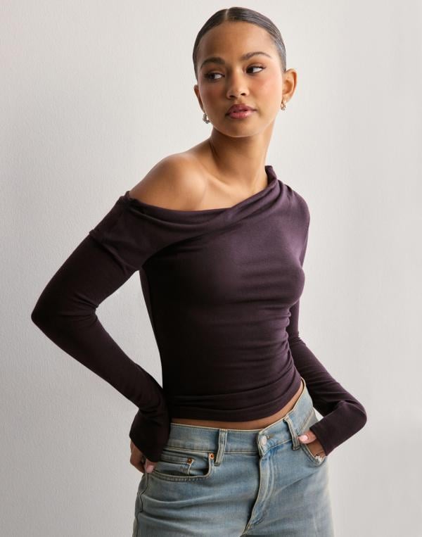 Nelly - Röd - Luxurious Ultra Soft Shoulder Top 