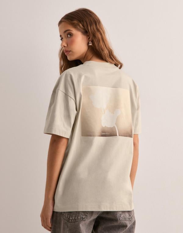 Calvin Klein Jeans - Beige - Back Graphic Boyfriend Tee 