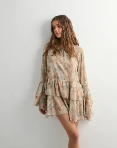 Vero Moda - Blommig - Vmstarry Ls Ruffle Mini Dress Exp 