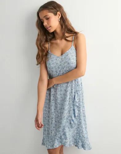 Pieces - Blå - Pcnya Strap Flounce Dress Wvn Bc 