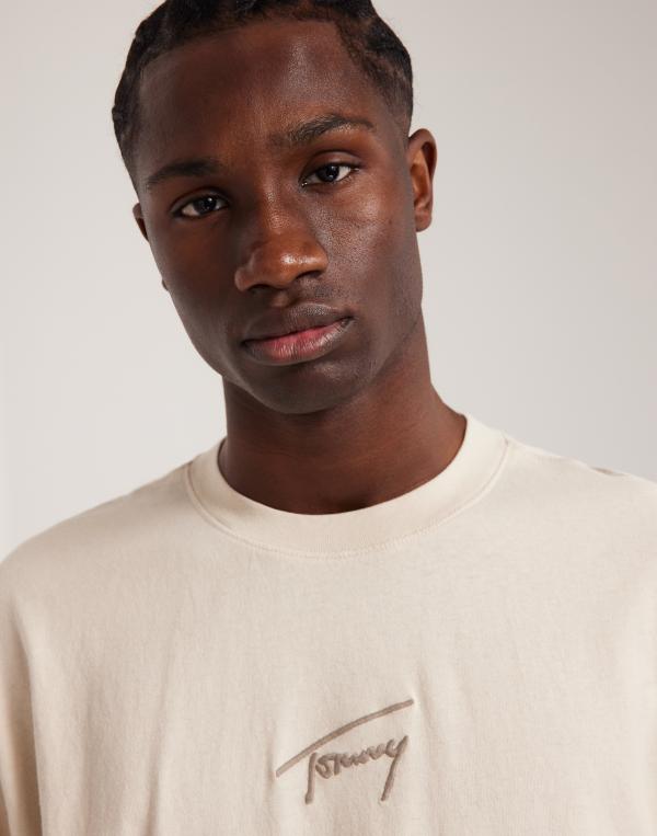 Tommy Jeans Tjm Ovz Signature Gd Tee Kortärmade t-shirts Beige 