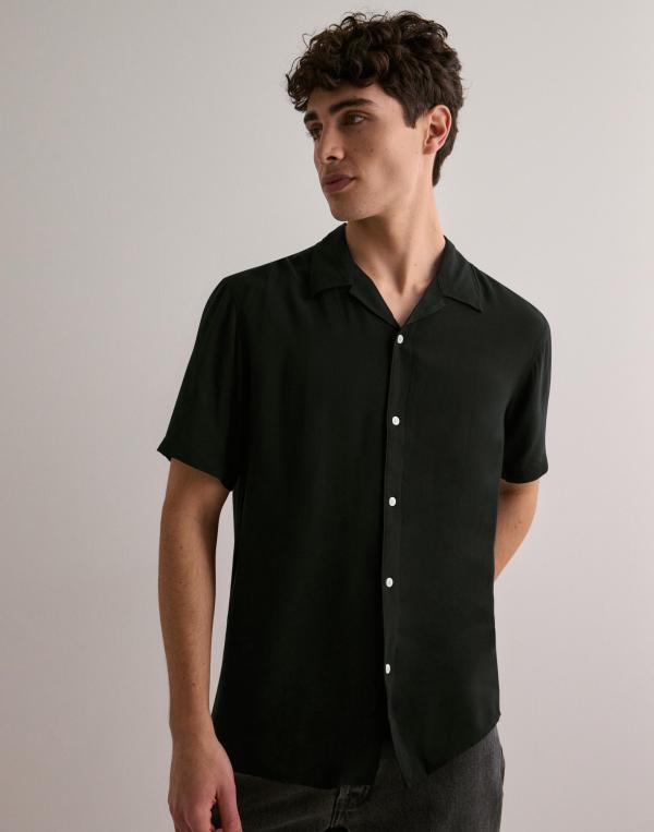 Selected Homme Slhrelax-Karlsson Shirt Ss Kortärmade skjortor Svart 