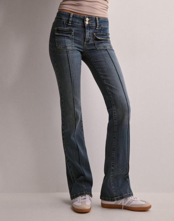 Nelly - Blå - Low Waist Bootcut Pocket Jeans 