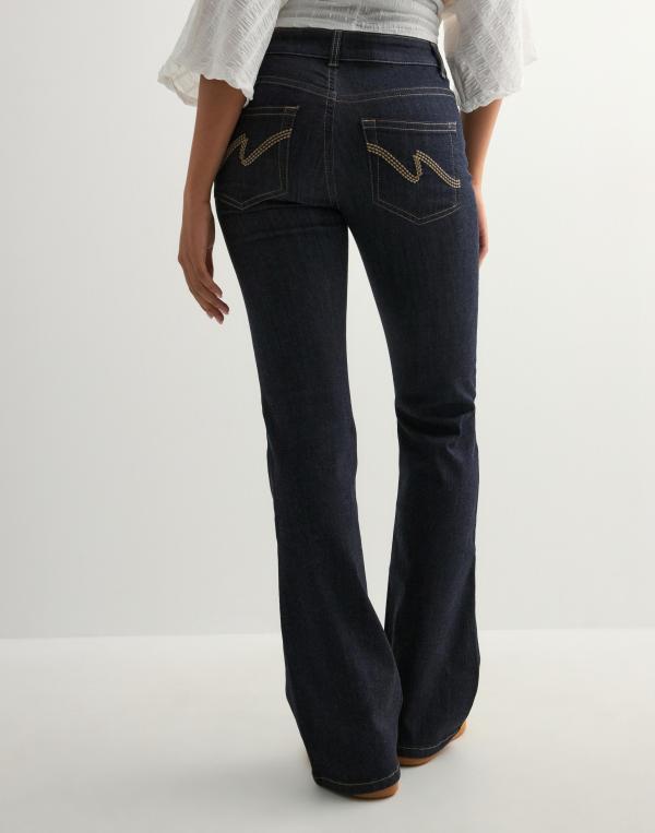 Nelly - Blå - Mid Waist Perfect Bootcut Jeans 