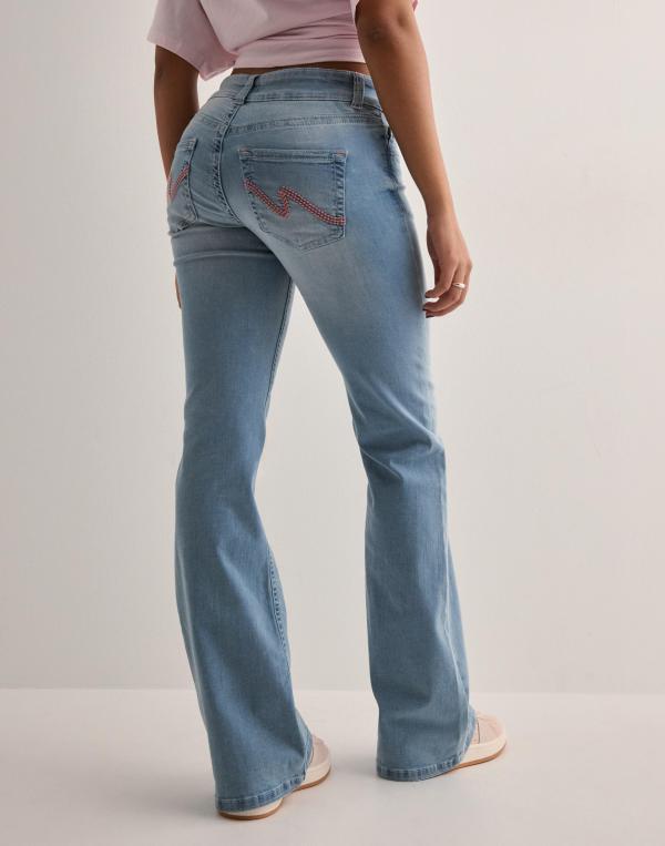 Nelly - Blå - Low Waist Bootcut Stitch Jeans 