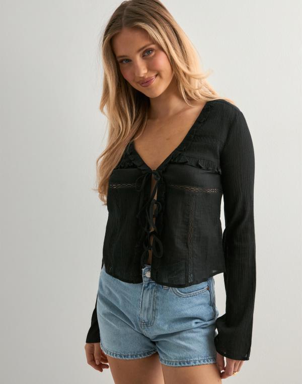 Nelly - Svart - Lace Insert Blouse 