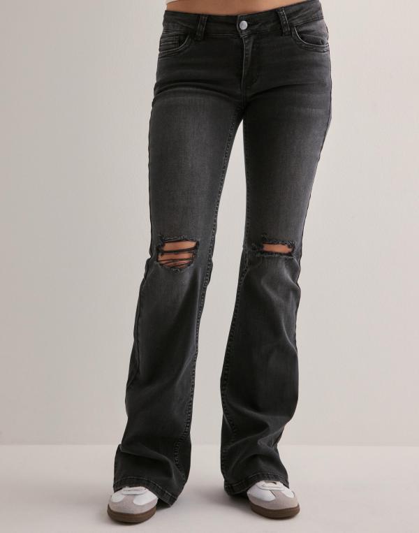 Nelly - Svart - Low Waist Perfect Bootcut Jeans 