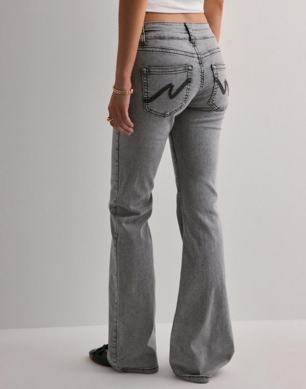 Nelly - Grå - Low Waist Bootcut Stitch Jeans 