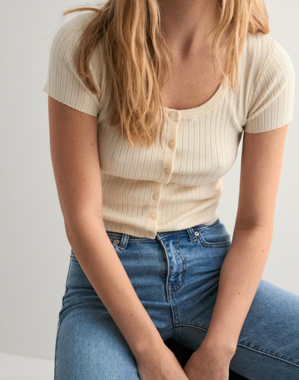 Vero Moda - Beige - Vmgold Rib Ss U-Neck Button Top 