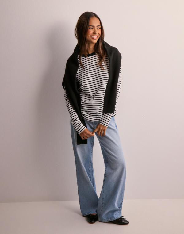 Selected Femme - Svart - Slfessential Ls Striped O-Neck Tee 