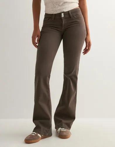 Nelly - Brun - Low Waist Bootcut Stitch Jeans 