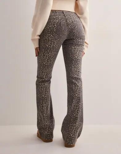 Nelly - Brun - Low Waist Bootcut Leo Jeans 