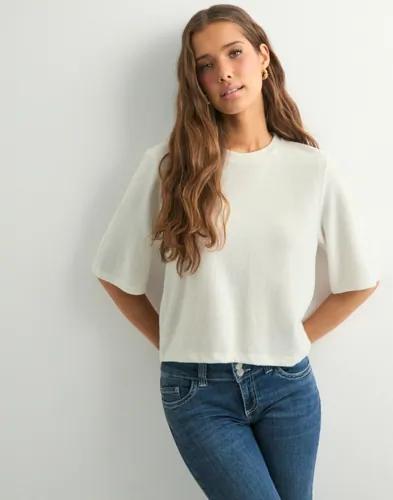 Nelly - Vit - Soft Luxe Tee 