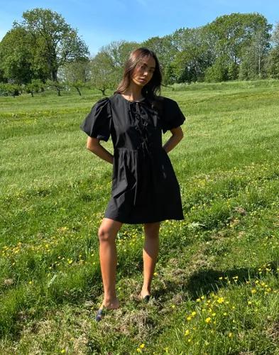 Nelly - Svart - Bow Puff Sleeve Dress 