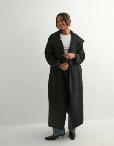 Nelly - Svart - High Collar Belted Coat 