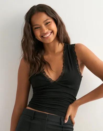 Nelly - Svart - Lace Detail Sleeveless Top 