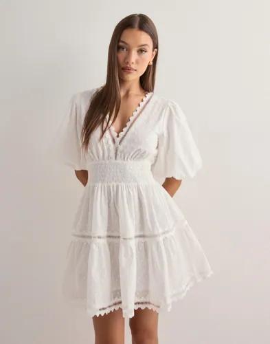 Malina - Vit - Elvira v-neck mini dress 
