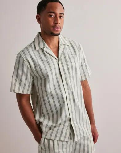 Les Deux Lawson Stripe SS Shirt Randiga skjortor Vit 