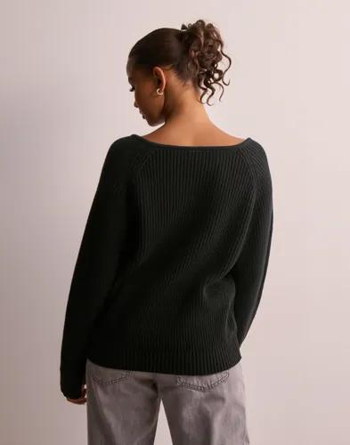 Nelly - Svart - Shaped Neck Knit Sweater 