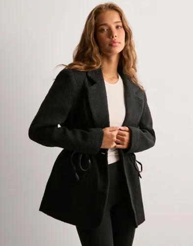 Malina - Svart - Elodie drawstring boucle blazer 