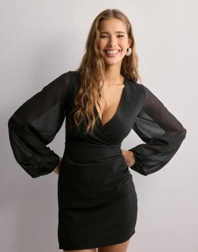 Nelly - Svart - Chiffon Sleeve Wrap Dress 