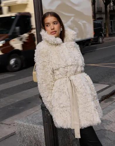 Nelly - Vit - Cosy Short Fur Coat 