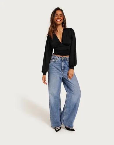 Nelly - Svart - Plunge Neckline Top 
