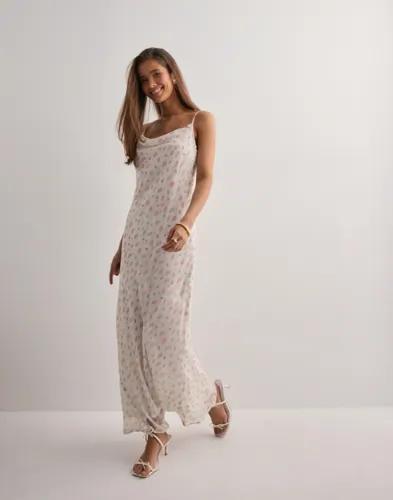 Vero Moda - Blommig - Vmsmilla Sl 7/8 Waterfall Dress Wvn 
