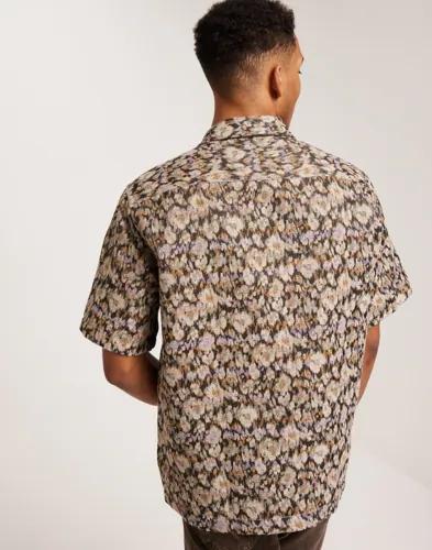 GARMENT PROJECT Camp Collar Shirt - Earth Flower Kortärmade skjortor Multi/Mönstrad 