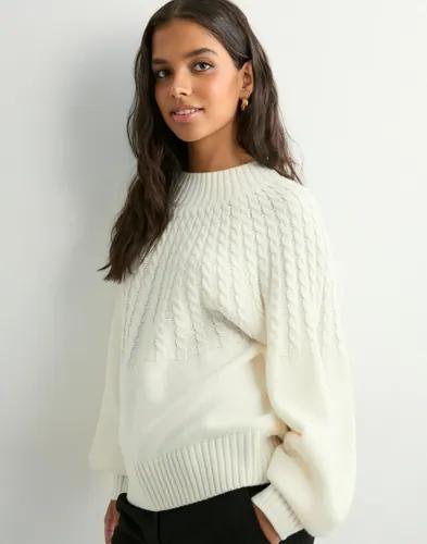Nelly - Vit - Round Braided Knit Sweater 