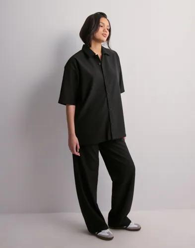 Woodbird - Svart - WBBanks Plisse Shirt 