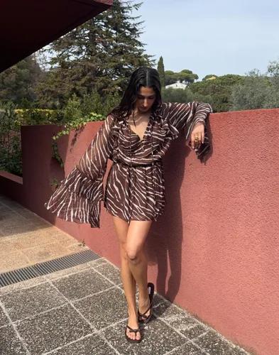 Nelly - Brun - Flounce Sleeve Dress 