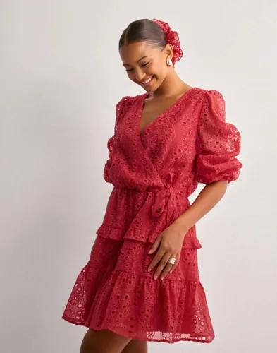 Neo Noir - Röd - Kelia Dress