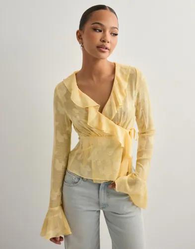 Nelly - Gul - Flounce Wrap Blouse 