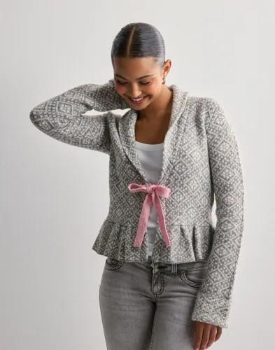 Nelly - Grå - Flounce Tie Jacquard Knit Cardigan 