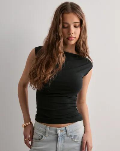 Nelly - Svart - Perfect Soft Top 