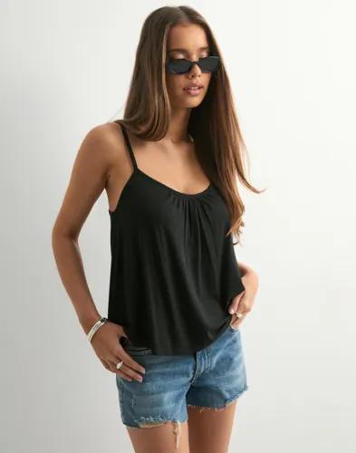 Nelly - Svart - Flowy Strap Top 