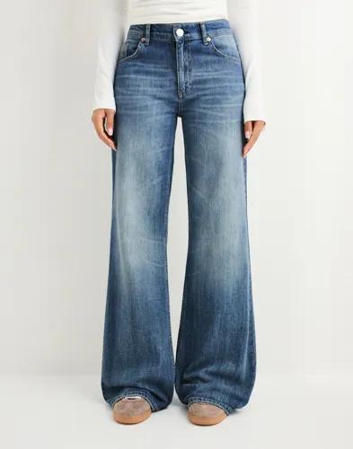 Nelly - Blå - Loose Flare Jeans